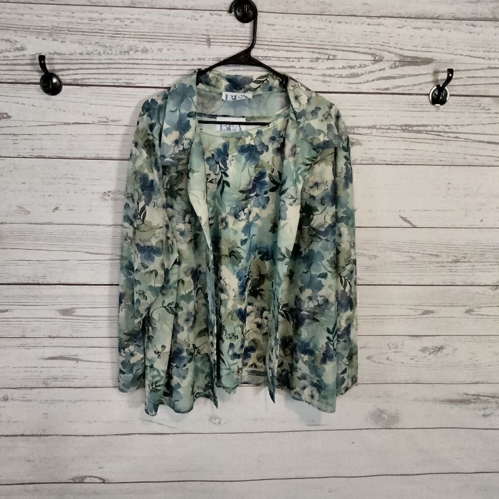 "BFA Classics" woman's 2 piece blouse